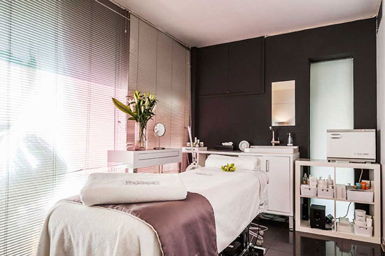 Where to get a Manicure in Seville?