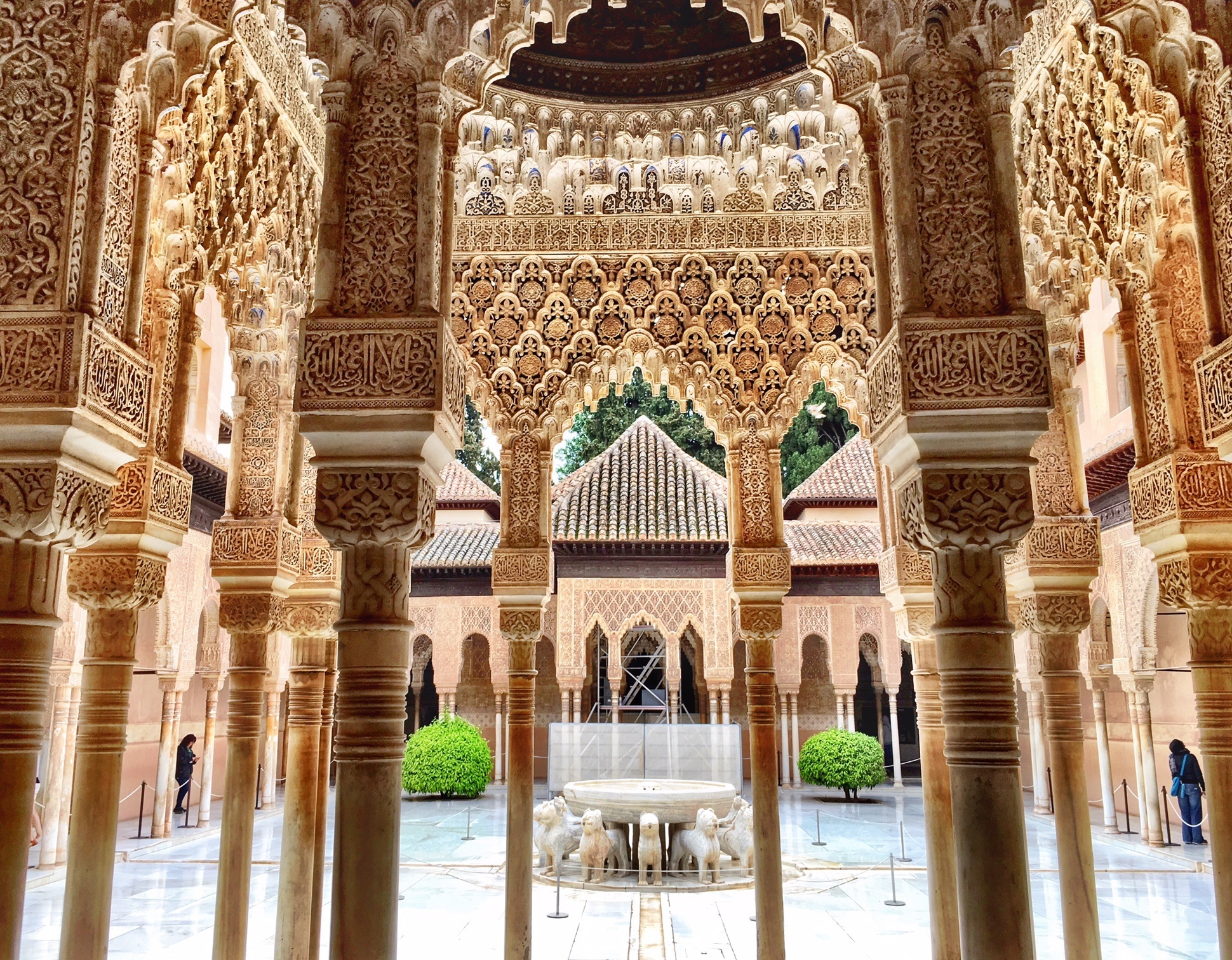 Complete Guide: Visiting the Alhambra from Seville – Day Trip & Overnight Options