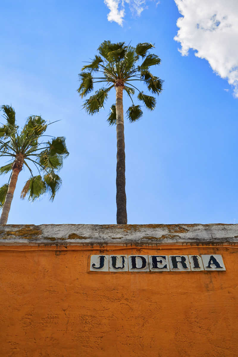 Santa Cruz Quarter Seville https://seville-city.com/